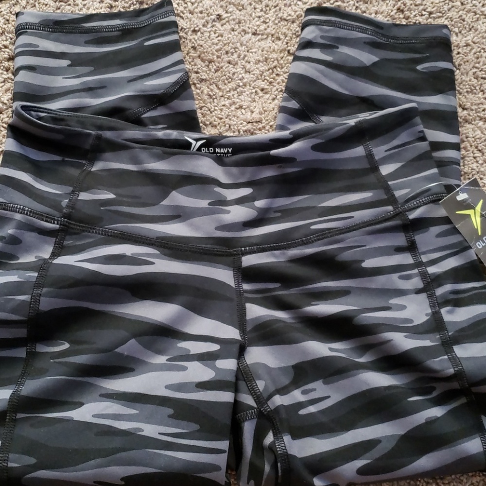 Old Navy Active Go-Dry Compression Capris